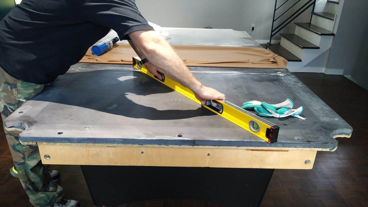 Table de billard préparée pour le transport à Pierrefonds